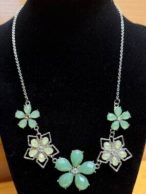 Silvertone Green Floral Necklace 18 Inches 5/$25